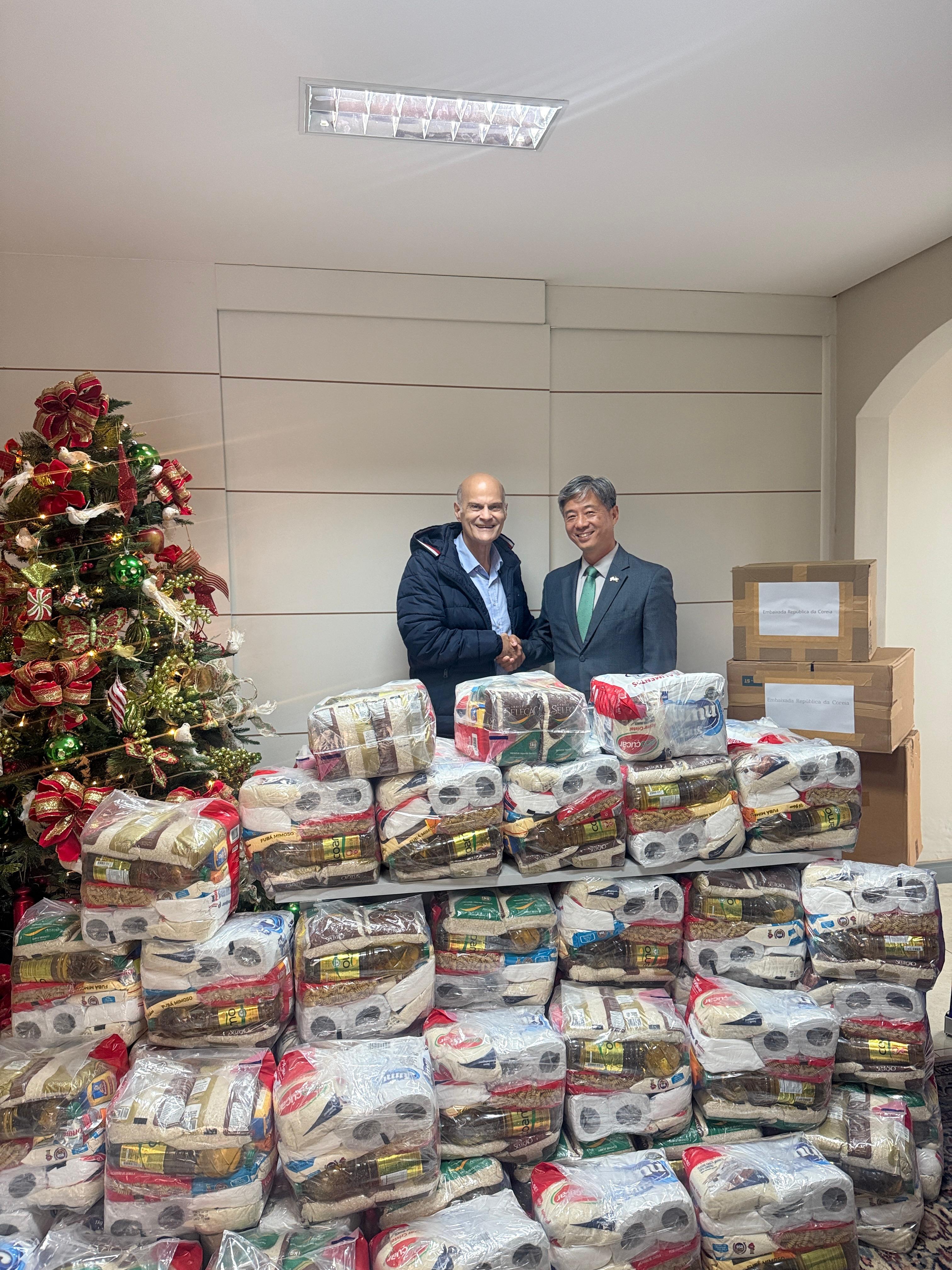 연방특구에 연말 기부 물품 전달